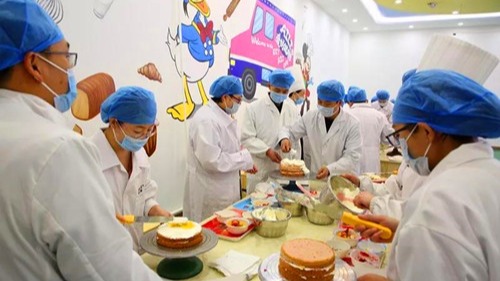 ���˸�Ů���˶�����